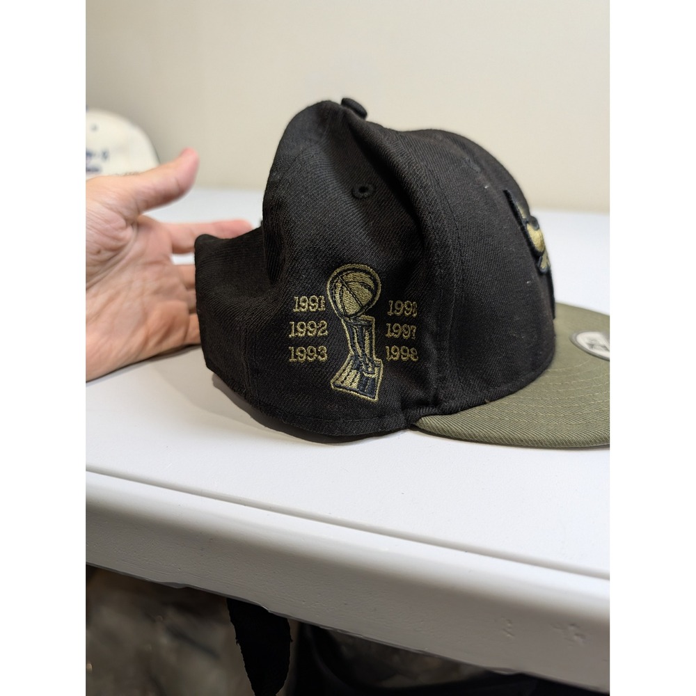 New Era Chicago Bulls Hat Mens OSFA Black Wool Gold 6x Champions 9FIFTY Snapback - Picture 3 of 6